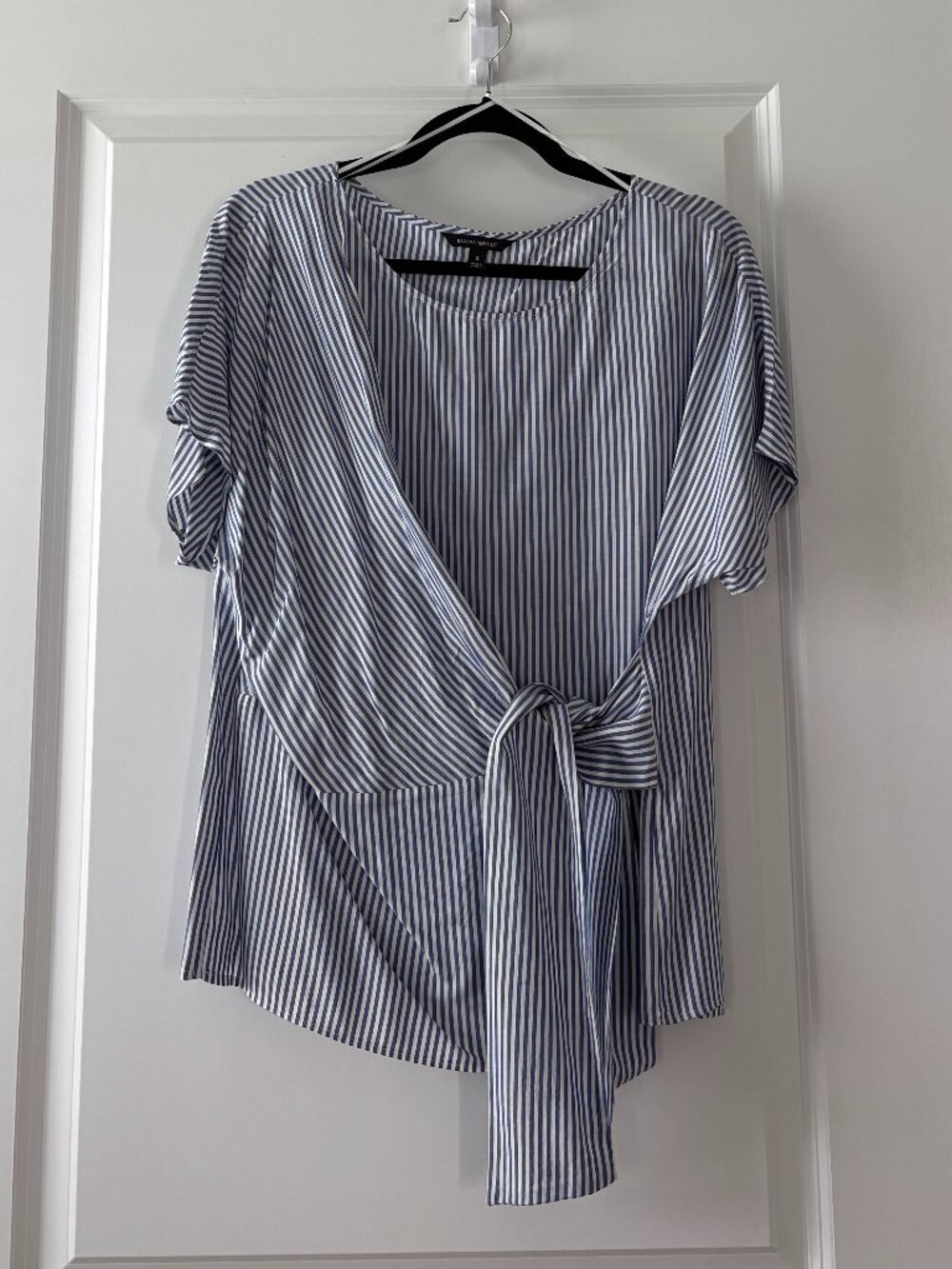 Banana Republic Nautical Blue and White Striped SS Knot Front Tee, Size Small